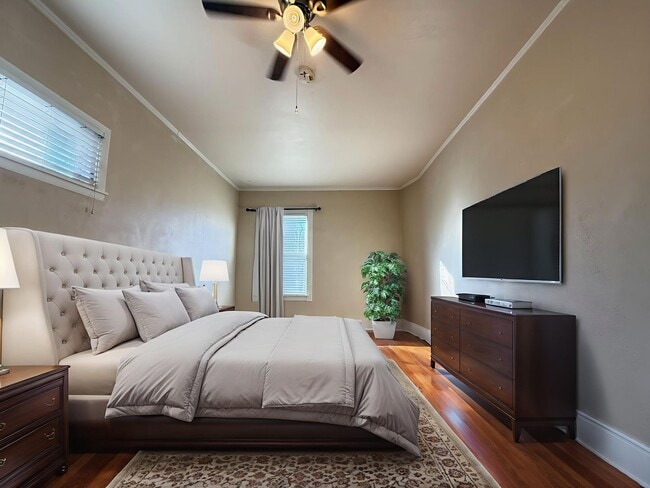 Photo - 408 E Del Norte St House