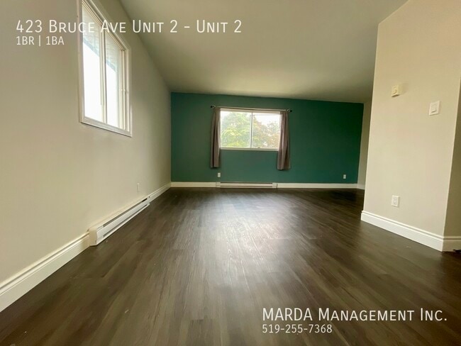 Photo du bâtiment - SPACIOUS & UPDATED 1 BED/1BATH APARTMENT! ...