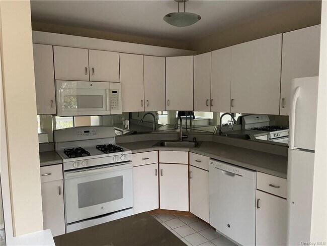 Building Photo - 38 Timberline Dr