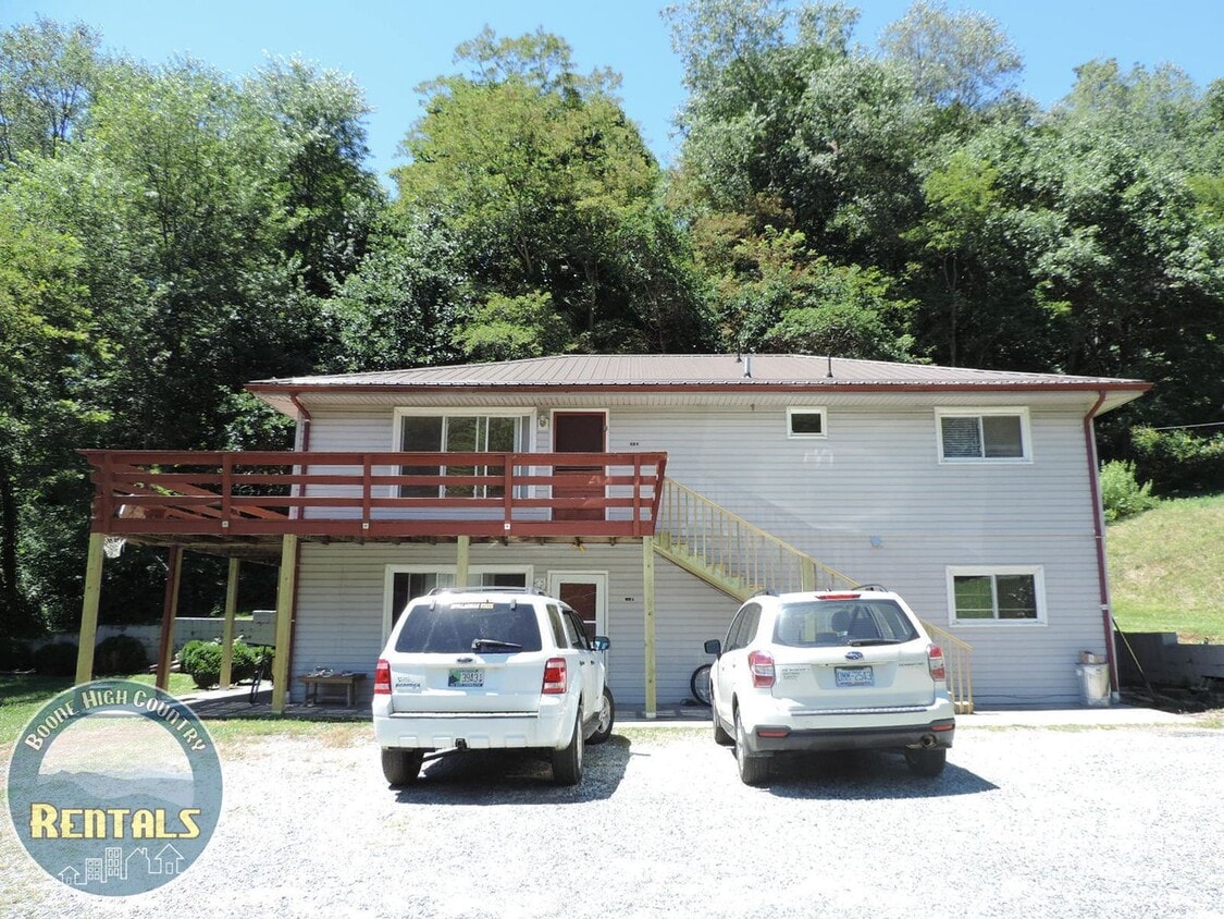 3-Bed/1.5-Bath Duplex Unit Available - Clo... - 3-Bed/1.5-Bath Duplex Unit Available - Clo...