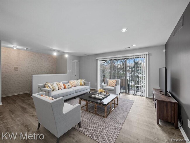 Foto del edificio - 23823 Village-House Dr S