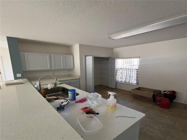 Foto del edificio - 735 Colville Pl