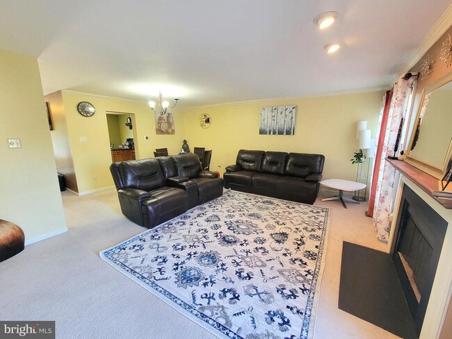 Foto del edificio - 472 Amherst Ct