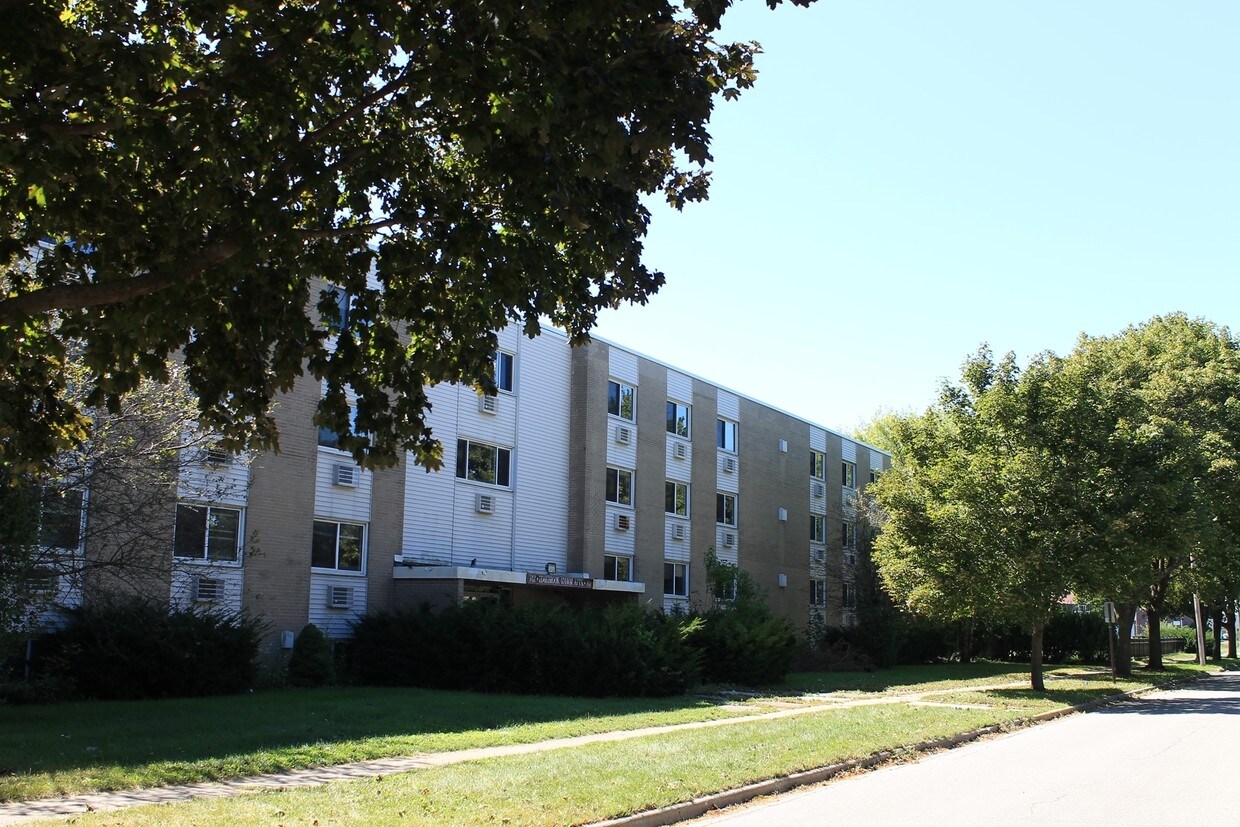 Primary Photo - 912 Edgebrook Dr