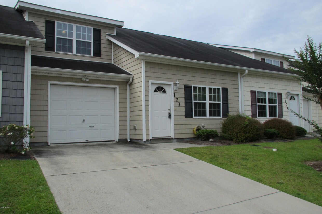 173 Kelly Cir, Hubert, NC 28539 Townhouse for Rent in Hubert, NC