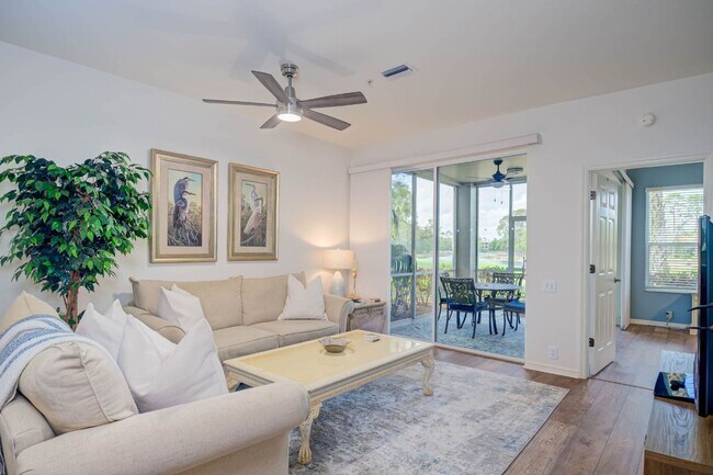 Foto del edificio - ** GOLF ENTHUSIASTS?  ** PRESTIGIOUS VANDERBILT COUNTRY CLUB ** STUNNING 2 BED-2 BATH PLUS DEN HO...