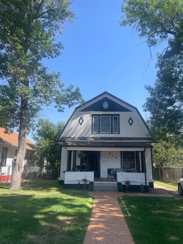 Primary Photo - Large Single Family Residence for Rent!
