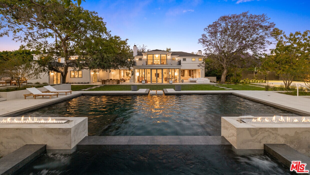 Foto principal - 901 Whittier Dr