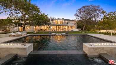 Building Photo - 901 Whittier Dr