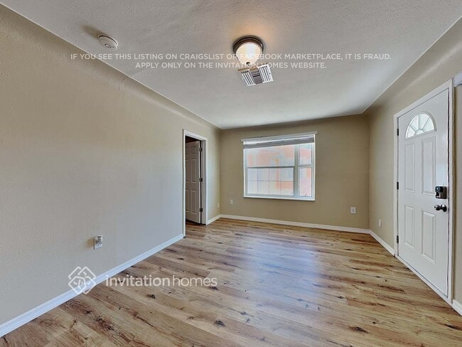 Building Photo - 2545 17th Ave S