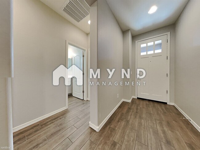 Building Photo - 4 br, 3 bath House - 2926 E Wayland Dr