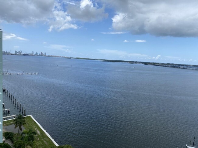 Foto del edificio - 1865 Brickell Ave