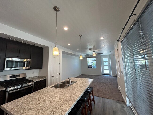 Foto del edificio - 3 Bedroom 2.5 Bathroom Townhouse in Payson, Utah!