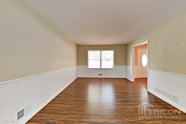 Building Photo - 6055 Lakeshore Dr SE