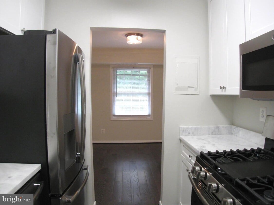 3874 Lyndhurst Dr Unit 301, Fairfax, VA 22031 Condo for Rent in