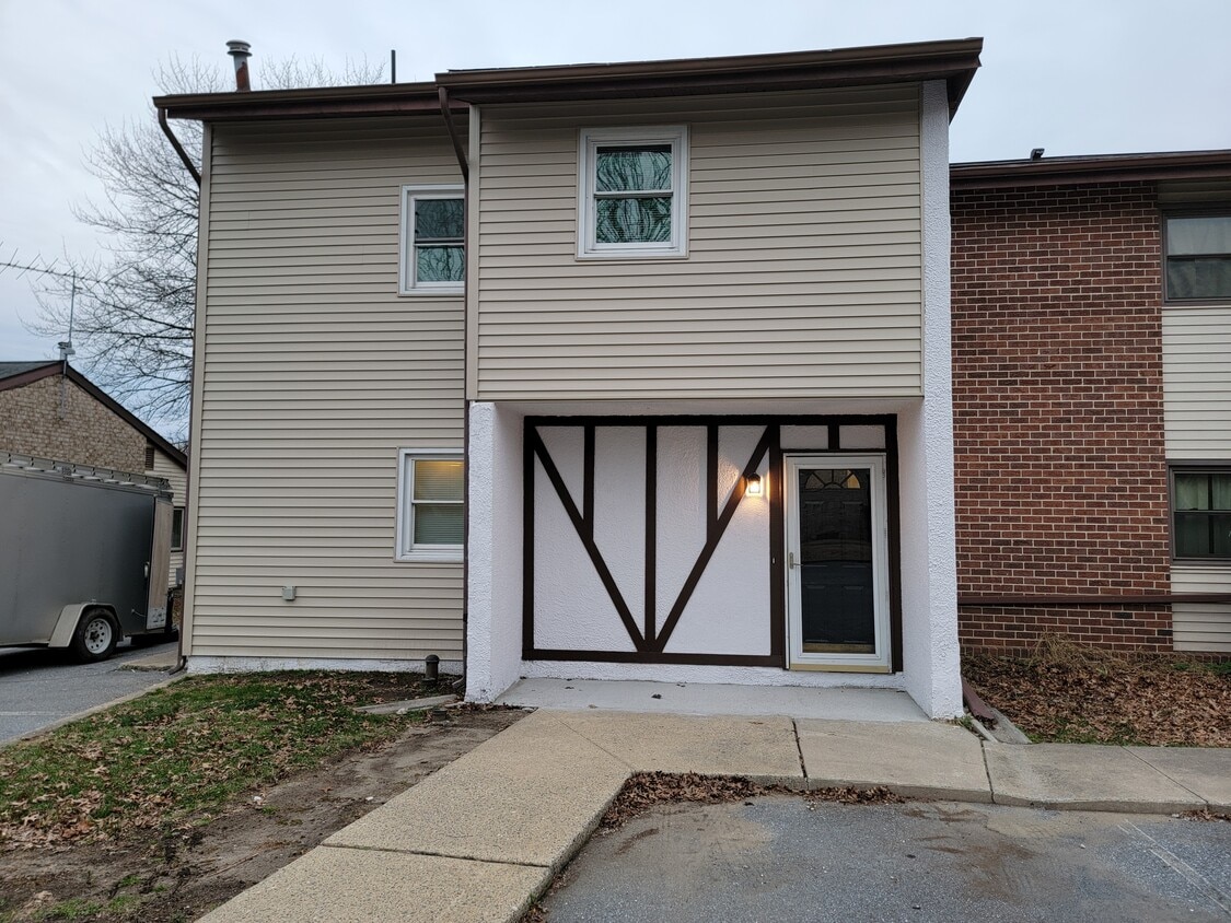 Primary Photo - 369 Greenland Dr