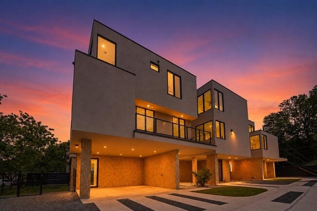 Building Photo - 1403 Barton Hills Dr