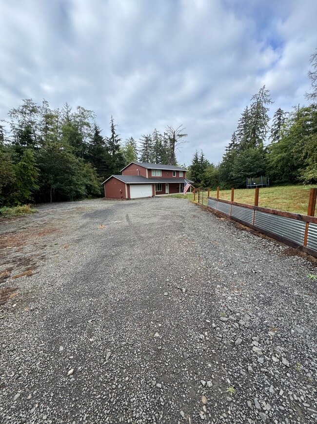 Large driveway - 35141 Boman Ln