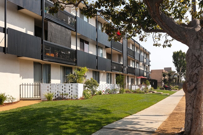 Building Photo - 1500 Gramercy Apartments