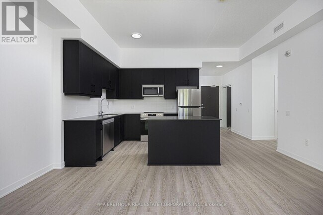 Photo du bâtiment - 385 Arctic Red Dr