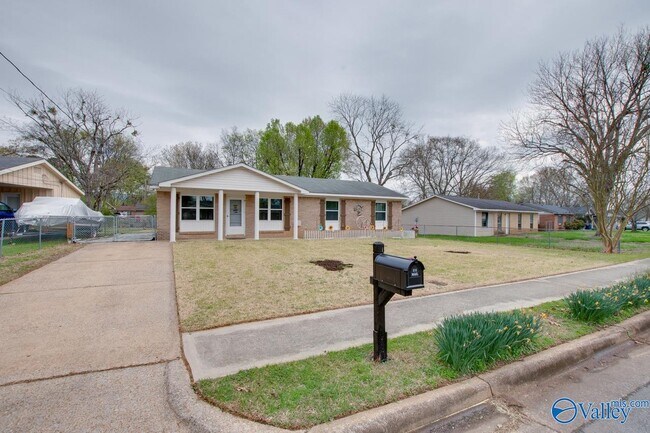 Building Photo - 14013 Sandhurst Dr SW