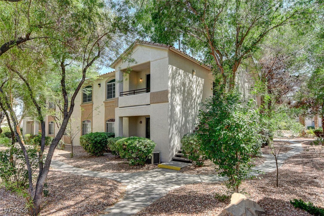 Foto principal - 1830 N Buffalo Dr