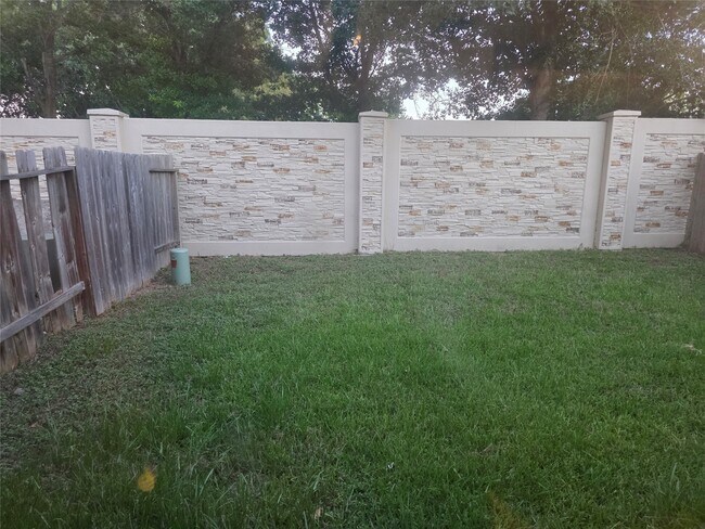 Foto del edificio - 16107 Sandy Path Ln