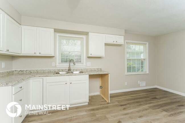 Foto del edificio - 6102 Jessamine Ln