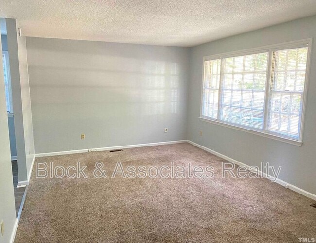 Foto del edificio - 3215 Cyanne Cir