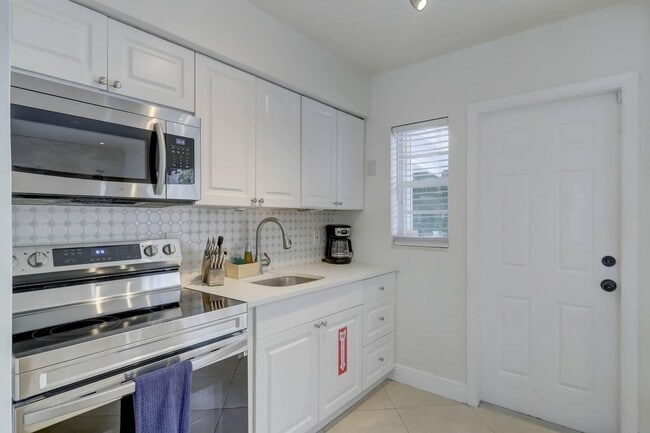 Foto del edificio - 2740 NE 30th Pl