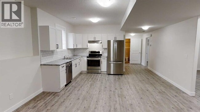 Building Photo - 9607-9113 113 Ave