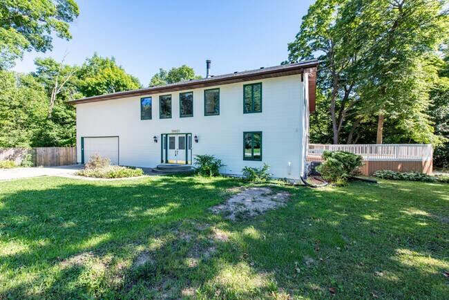 Building Photo - 39025 N Holdridge Ave