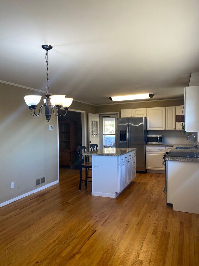 Building Photo - Beautiful home in Forest Heights!