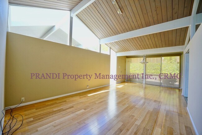 Foto del edificio - "Luxurious 4-Bedroom Lucas Valley home wit...