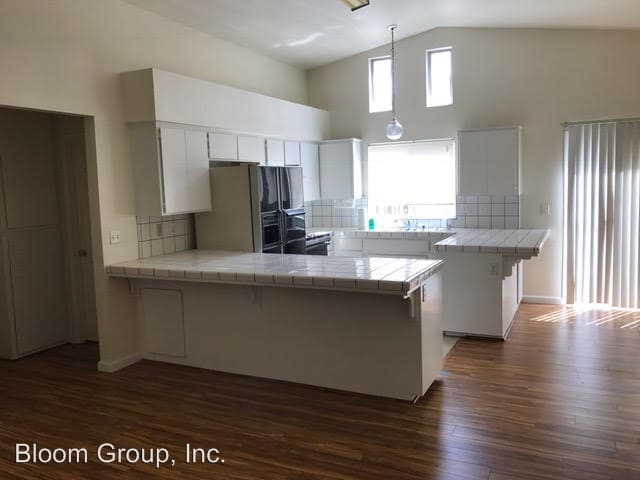 Building Photo - 989 Robin Ct