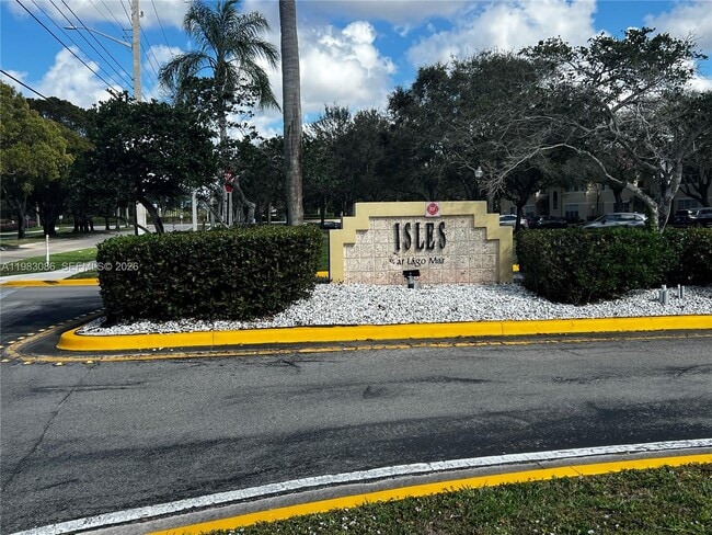 Building Photo - 12980 Vista Isles Dr