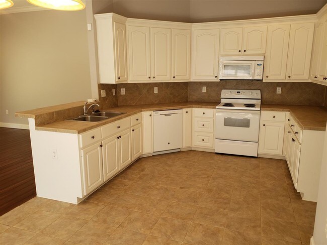 Building Photo - 105 River Ridge Ct