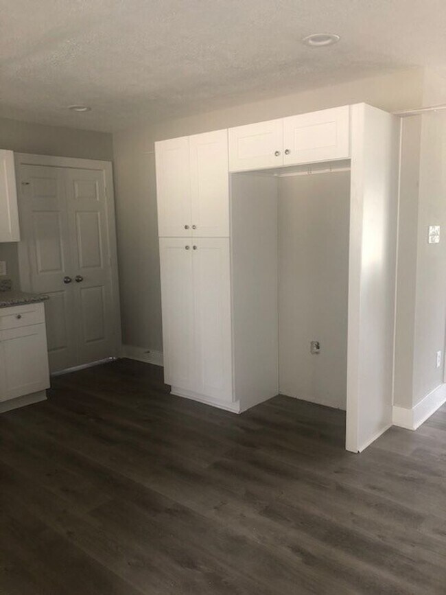 Building Photo - Newly renovated home located in the Sour L...