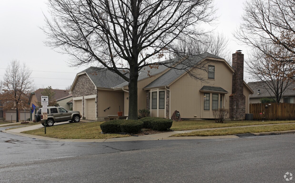 Primary Photo - 10000-10232 W 86th Ter
