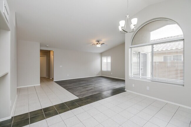 Building Photo - 873 W Sierra Madre Ave