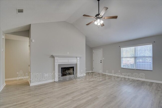 Foto del edificio - 6490 Campbells Way