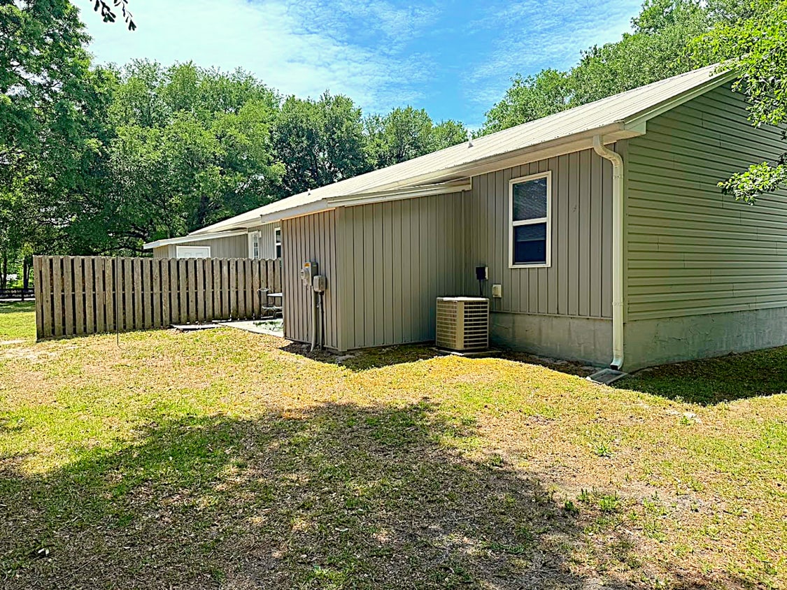 Building Photo - 2 BR 2BA Duplex in Holly Ridge