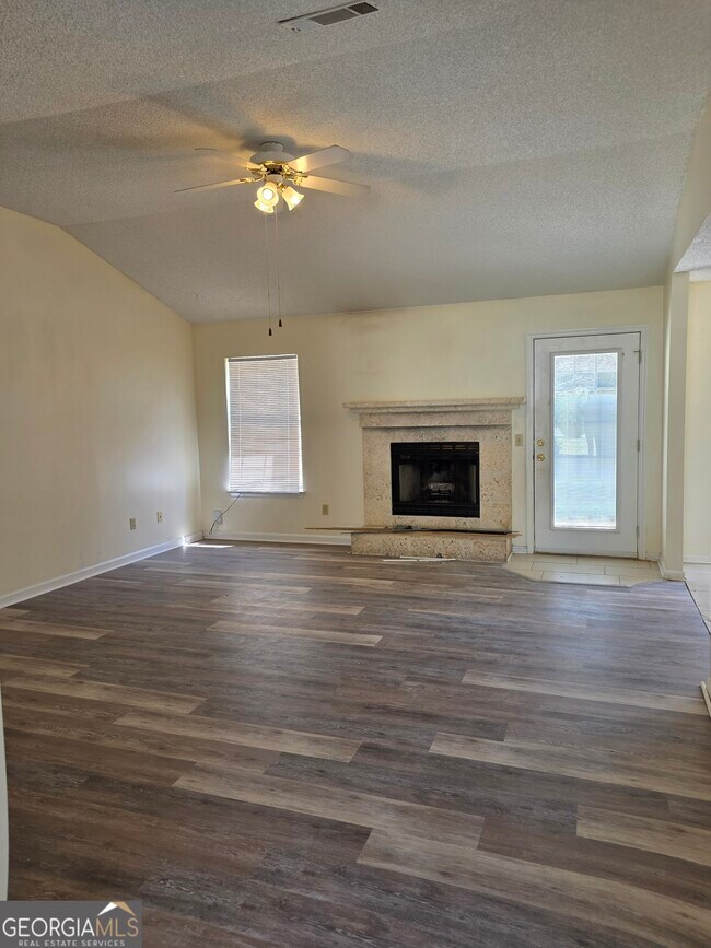 Building Photo - 107 Lake Wellington Dr