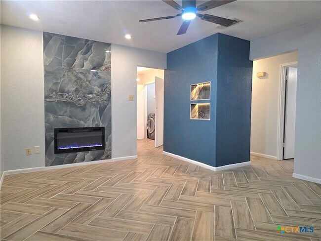 Foto del edificio - 303 Erby Ave