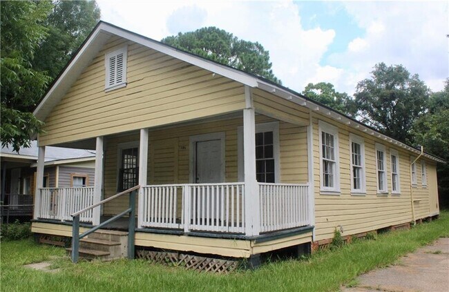 Building Photo - 1206 Alba St