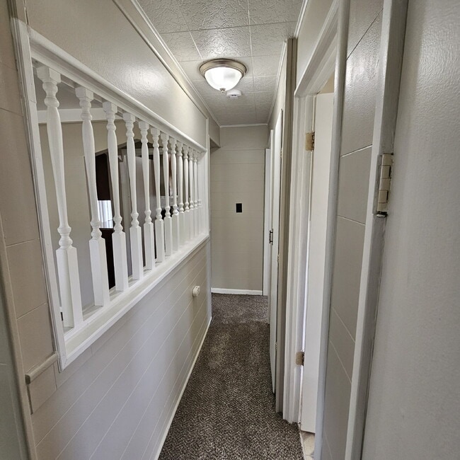 Building Photo - A cozy 2-bedroom, 1-bath home in the heart...