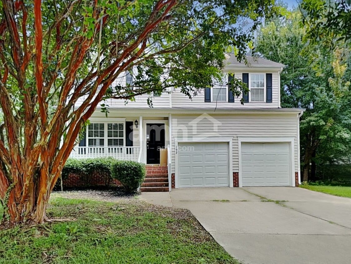 Foto principal - 102 Lake Bridge Ct