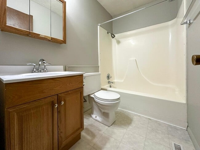 Building Photo - 2130 Essex Rd