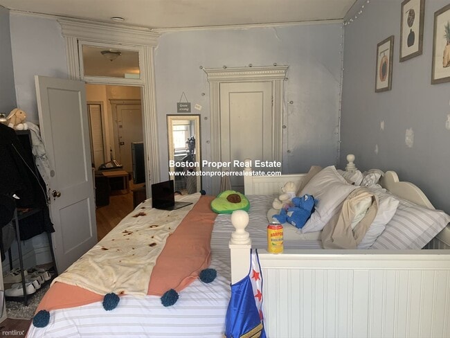 Building Photo - 64 Charlesgate E