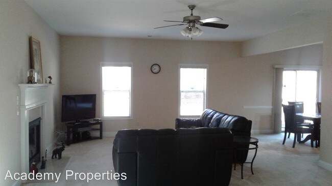 Foto del edificio - 6301 Crestgate Ln